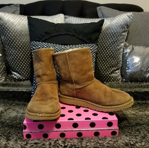 Kid's Ugg Australia Short #525~ size 4